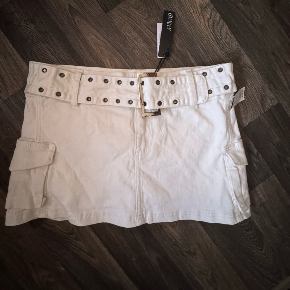 AnWND White Wide Belted Mini Skirt